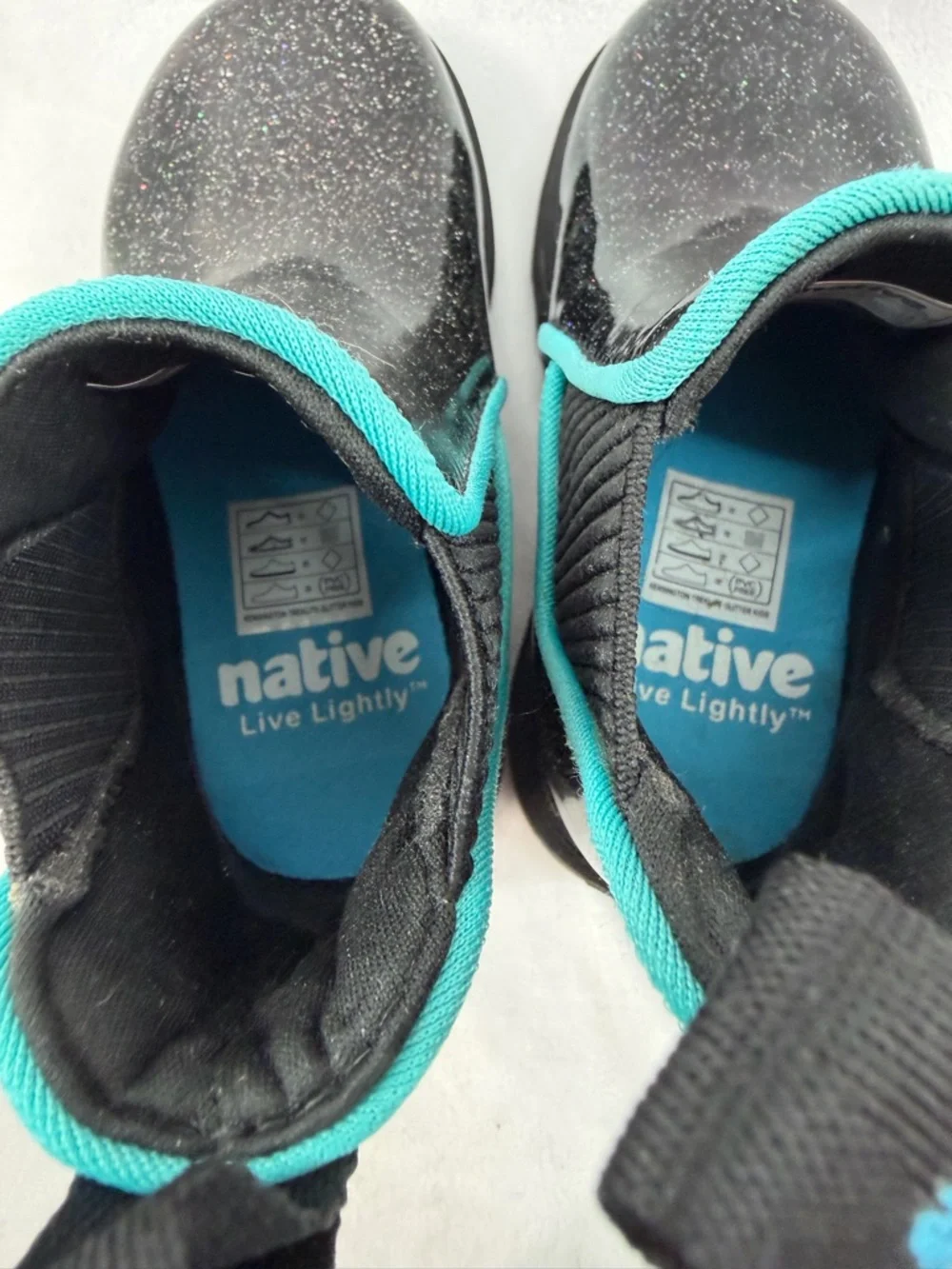 Native size 7 toddler Kids Kensington Black Glitter Rain Boots with Teal Trim